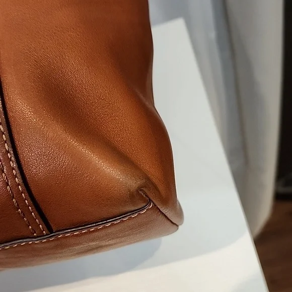 Coach Gigi Tote - Picture 13 of 17